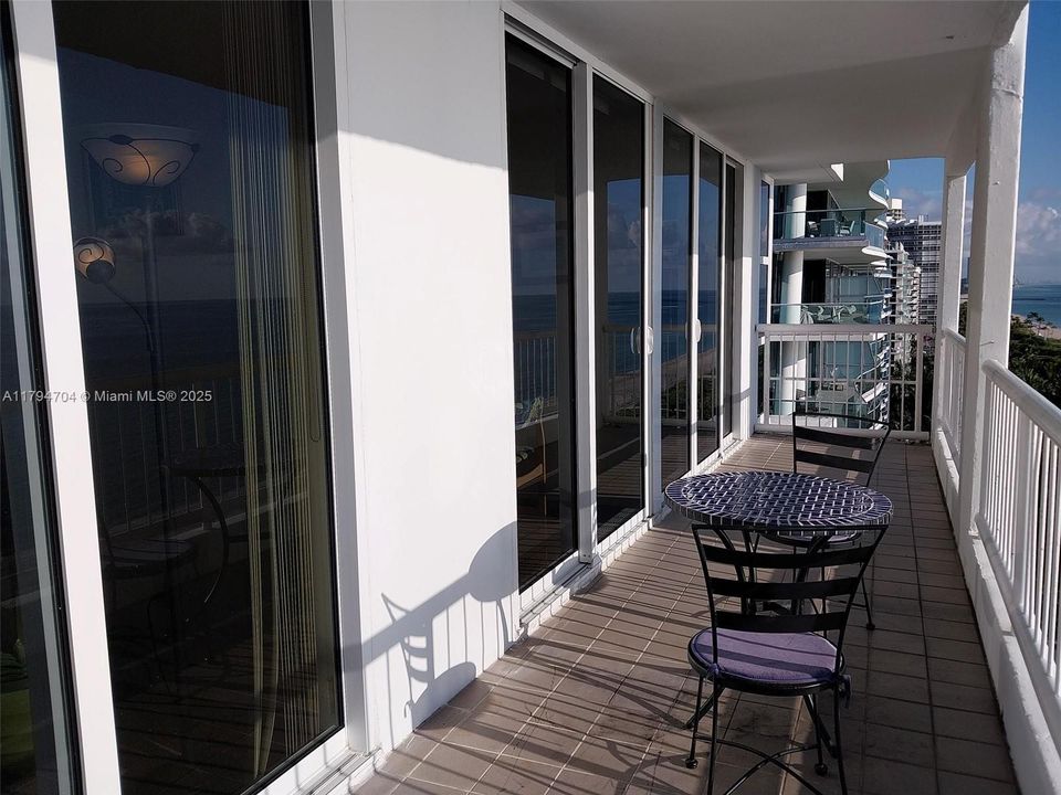 最近售出: $1,099,000 (2 贝兹, 2 浴室, 1590 平方英尺)