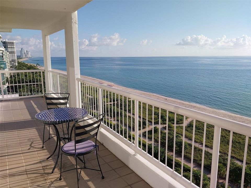 最近售出: $1,099,000 (2 贝兹, 2 浴室, 1590 平方英尺)