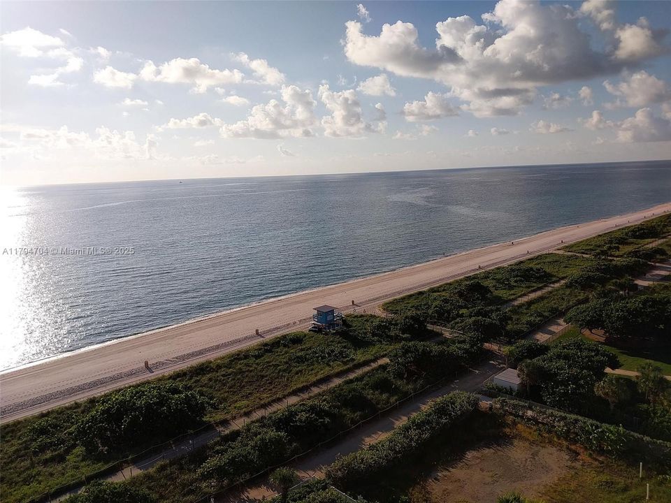 最近售出: $1,099,000 (2 贝兹, 2 浴室, 1590 平方英尺)