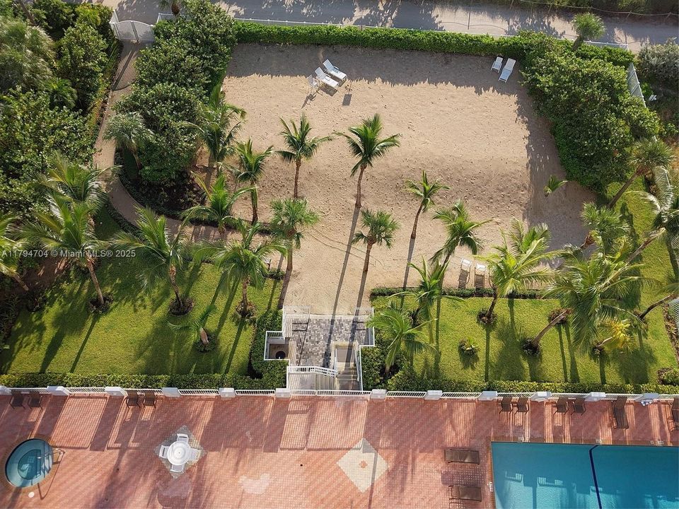 最近售出: $1,099,000 (2 贝兹, 2 浴室, 1590 平方英尺)