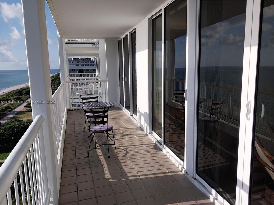 最近售出: $1,099,000 (2 贝兹, 2 浴室, 1590 平方英尺)