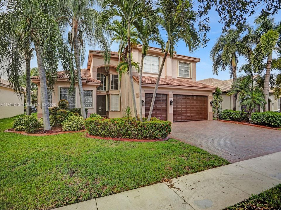 Recently Rented: $5,700 (5 beds, 5 baths, 3361 Square Feet)