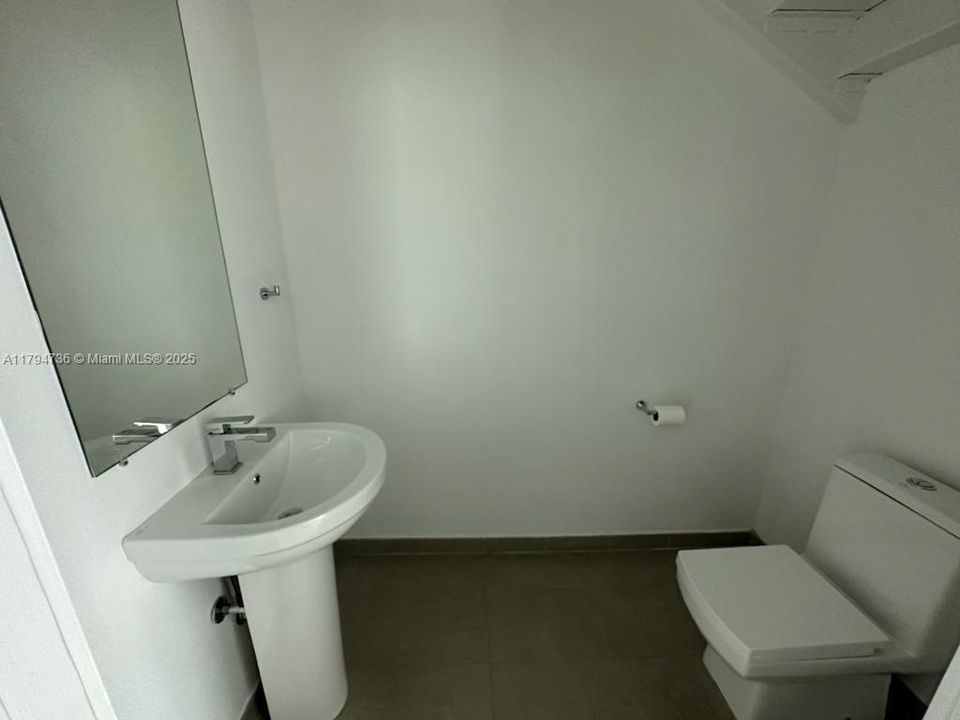 待售: $520,000 (1 贝兹, 1 浴室, 727 平方英尺)