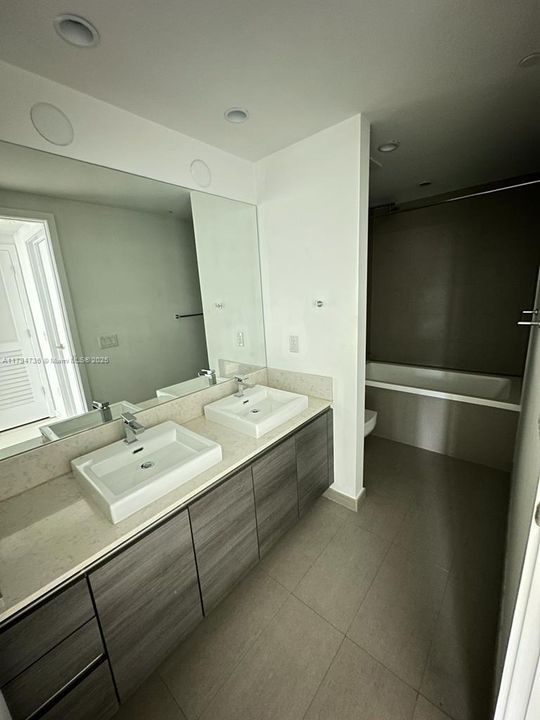 待售: $520,000 (1 贝兹, 1 浴室, 727 平方英尺)