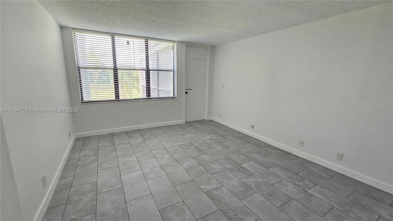 待售: $329,851 (2 贝兹, 2 浴室, 1273 平方英尺)