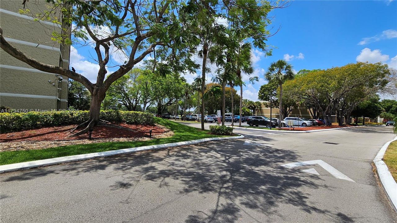 待售: $329,851 (2 贝兹, 2 浴室, 1273 平方英尺)