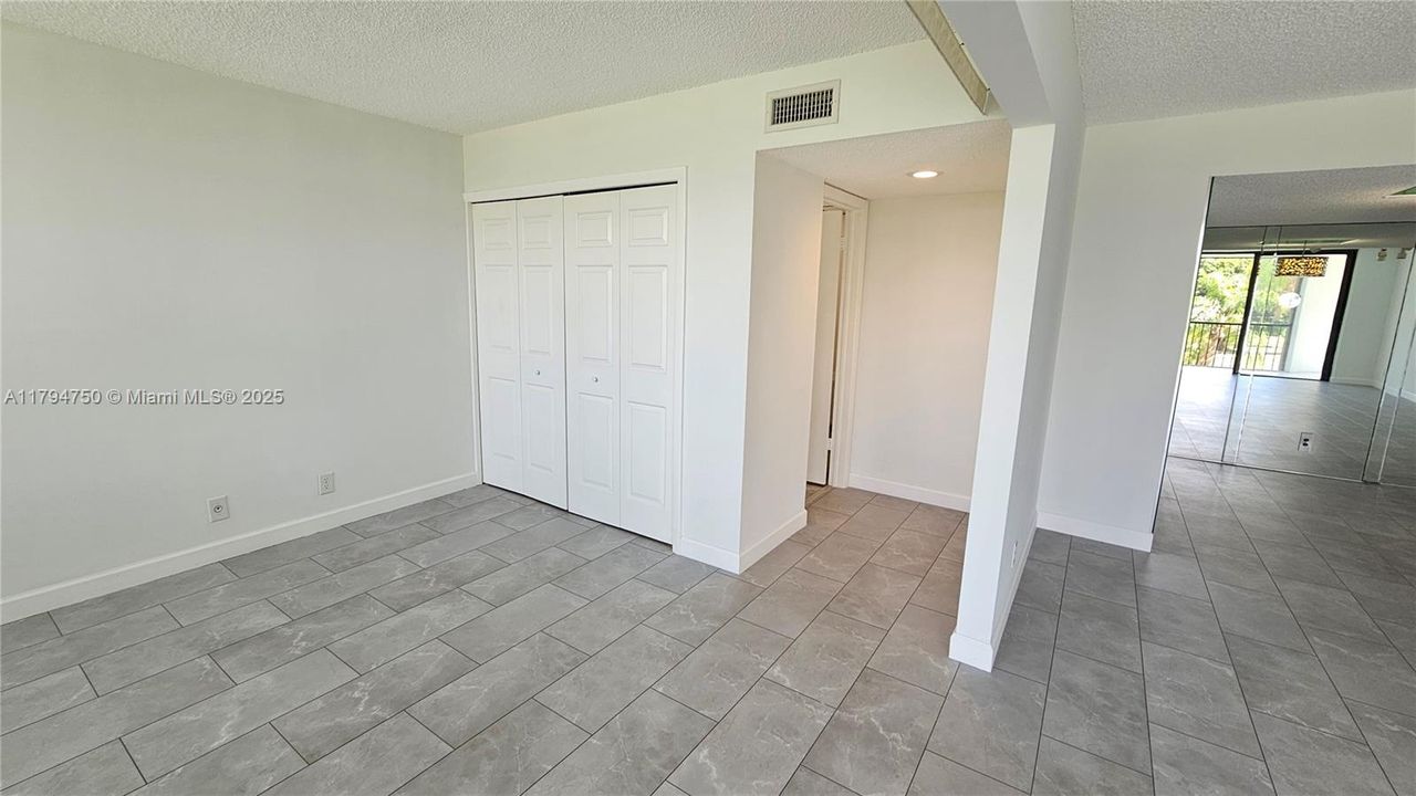 待售: $329,851 (2 贝兹, 2 浴室, 1273 平方英尺)