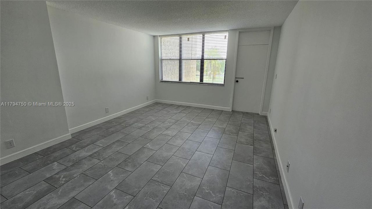 待售: $329,851 (2 贝兹, 2 浴室, 1273 平方英尺)