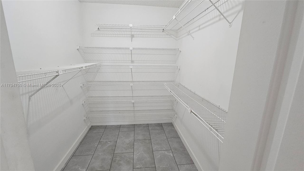 待售: $329,851 (2 贝兹, 2 浴室, 1273 平方英尺)