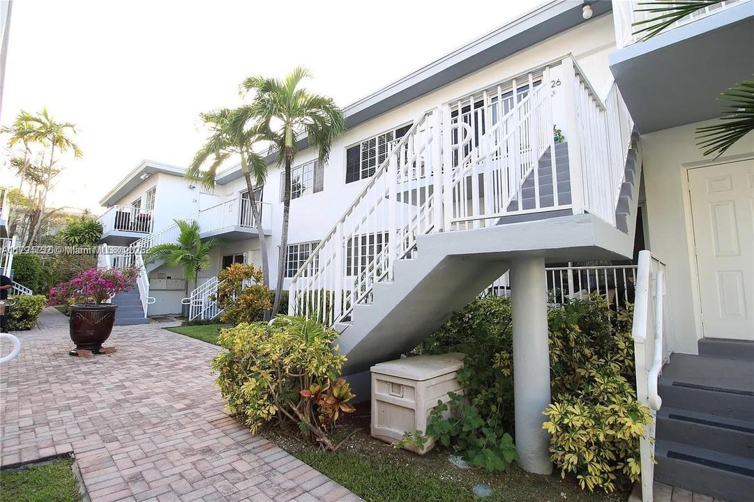 На продажу: $398,000 (2 спален, 2 ванн, 1092 Квадратных фут)