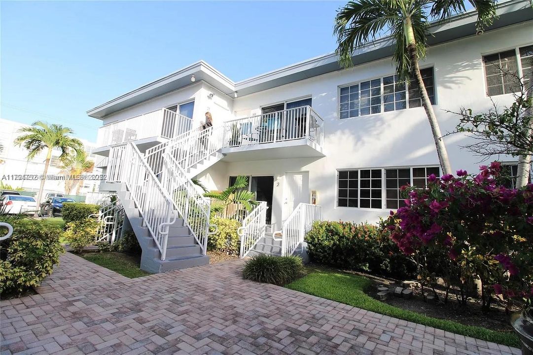 На продажу: $398,000 (2 спален, 2 ванн, 1092 Квадратных фут)