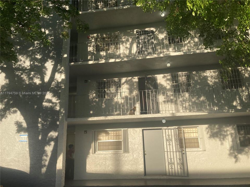 Vendido Recientemente: $205,000 (2 camas, 1 baños, 721 Pies cuadrados)
