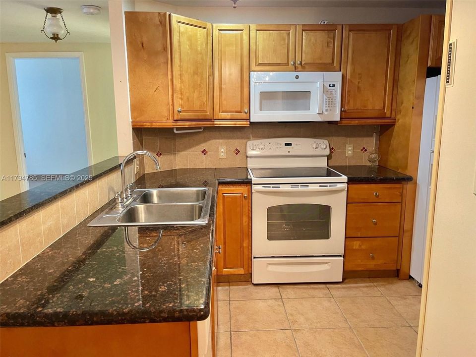 For Sale: $145,000 (2 beds, 2 baths, 1132 Square Feet)