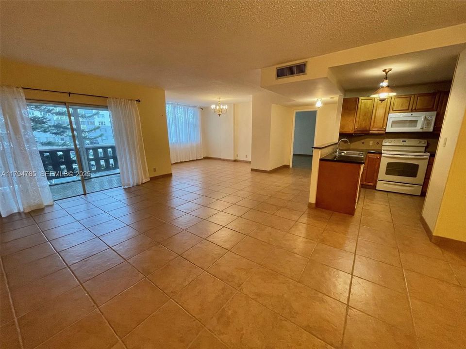 For Sale: $145,000 (2 beds, 2 baths, 1132 Square Feet)