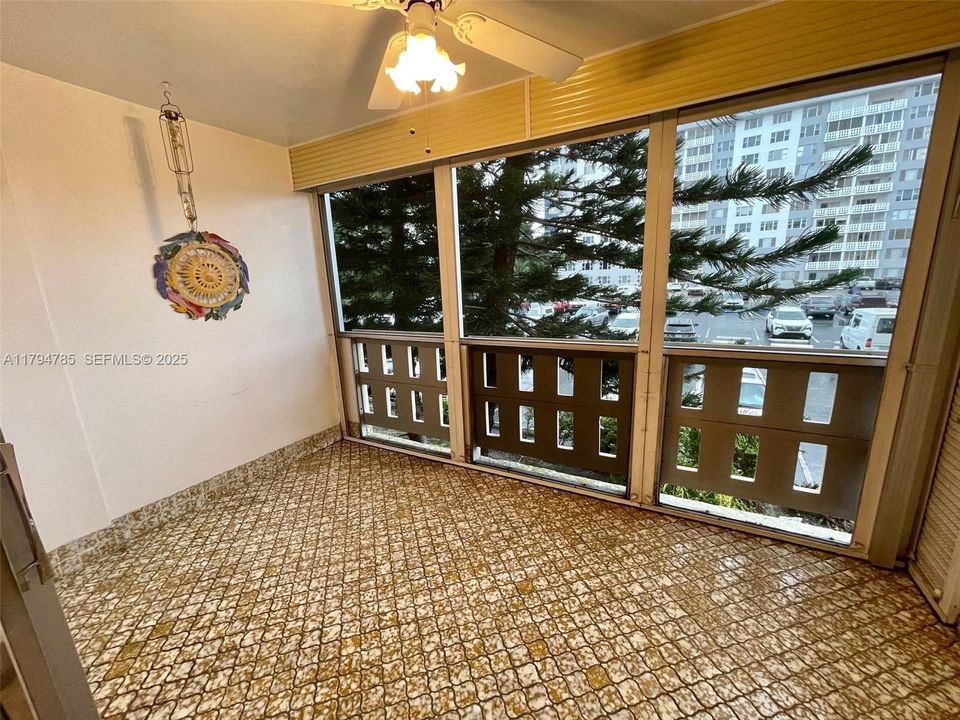 For Sale: $145,000 (2 beds, 2 baths, 1132 Square Feet)