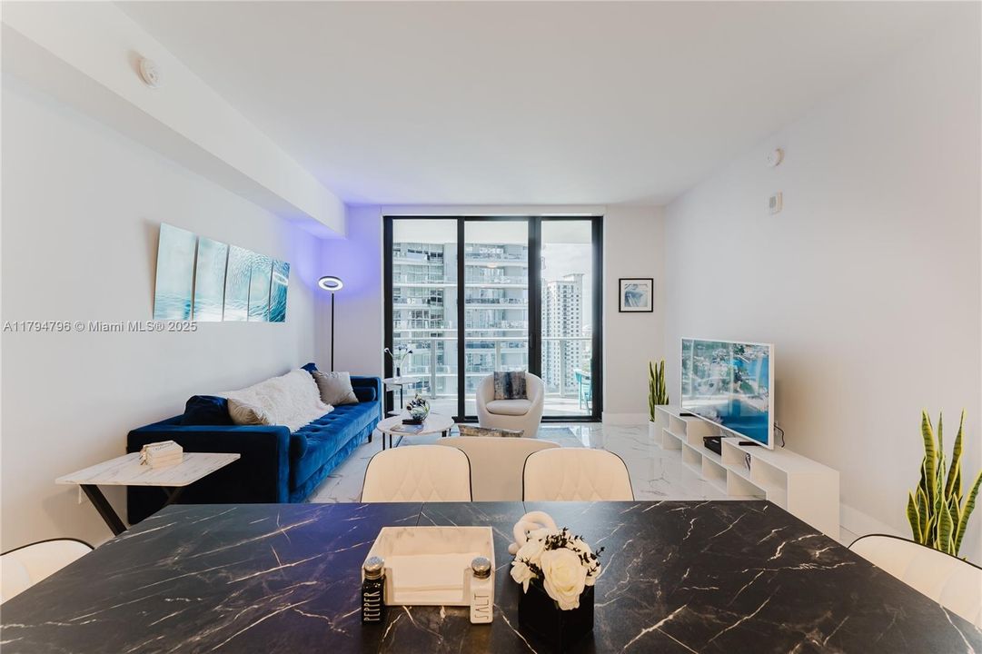 For Sale: $830,000 (2 beds, 2 baths, 1028 Square Feet)