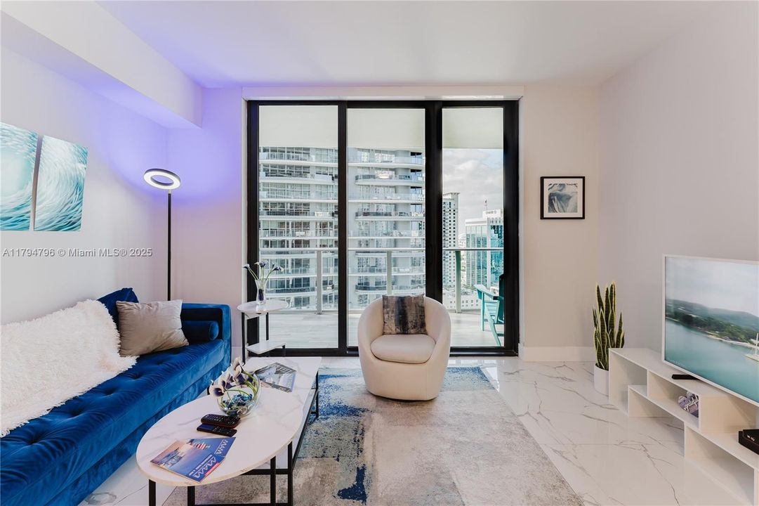 For Sale: $830,000 (2 beds, 2 baths, 1028 Square Feet)