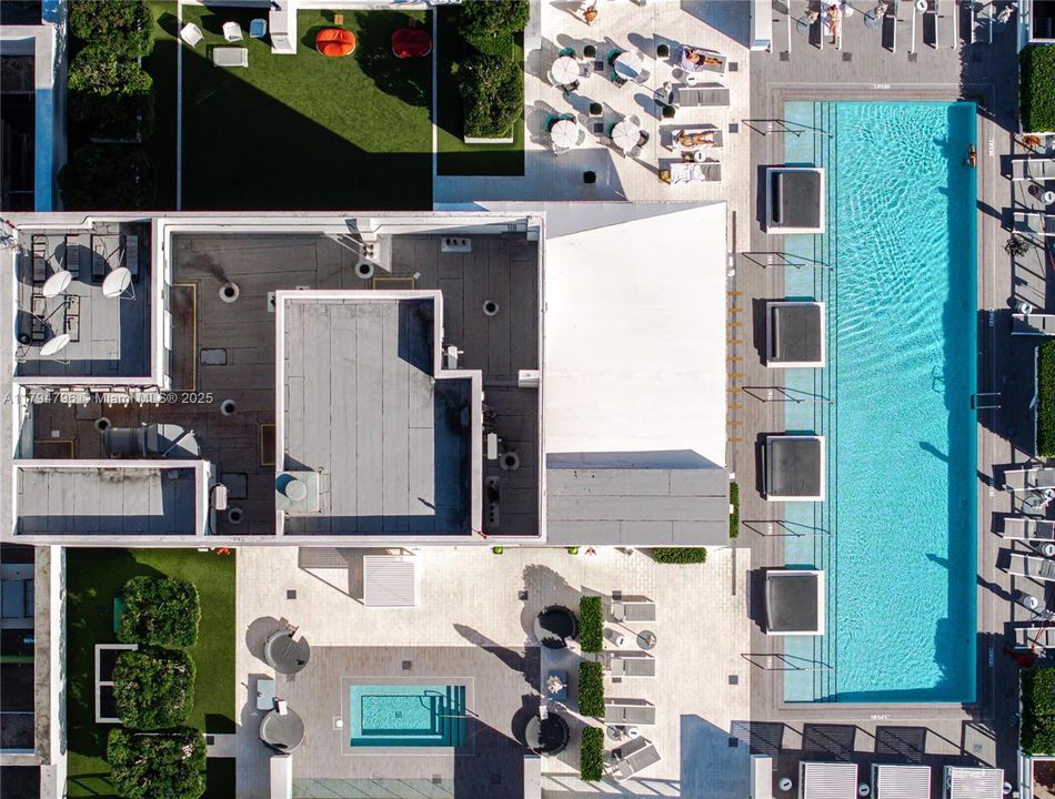 For Sale: $830,000 (2 beds, 2 baths, 1028 Square Feet)