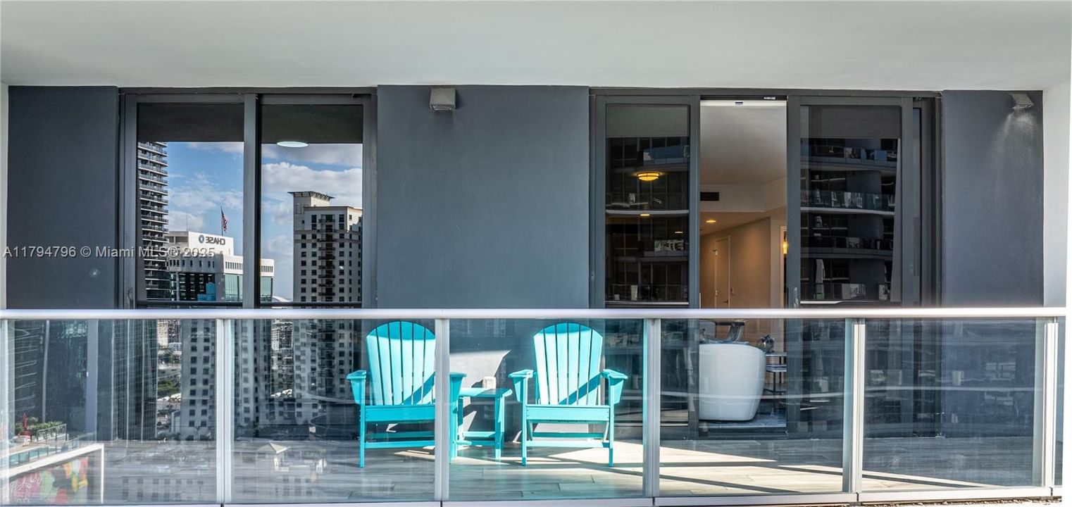 For Sale: $830,000 (2 beds, 2 baths, 1028 Square Feet)