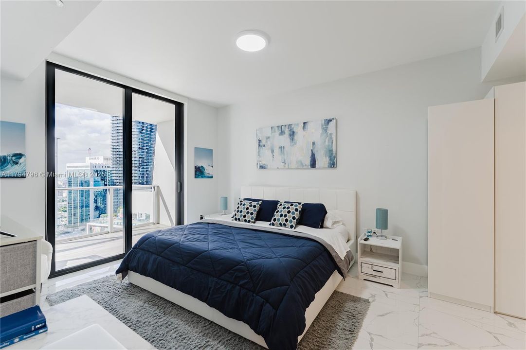 For Sale: $830,000 (2 beds, 2 baths, 1028 Square Feet)