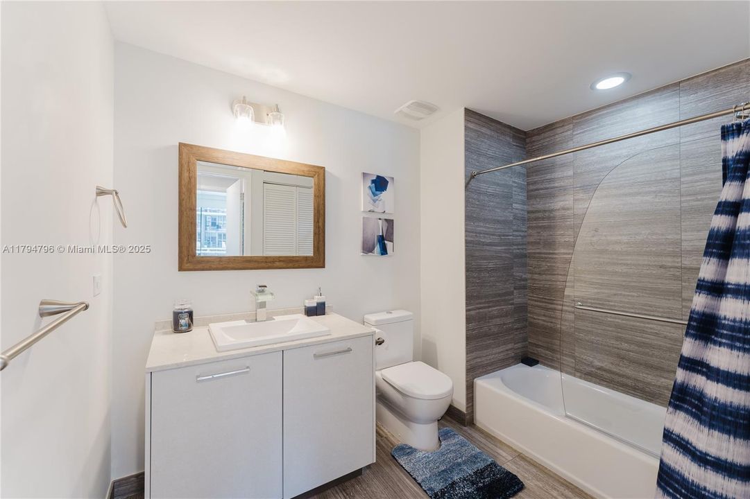 For Sale: $830,000 (2 beds, 2 baths, 1028 Square Feet)