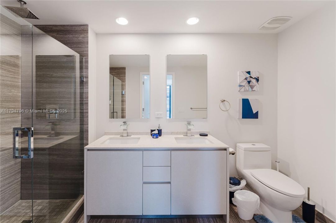 For Sale: $830,000 (2 beds, 2 baths, 1028 Square Feet)