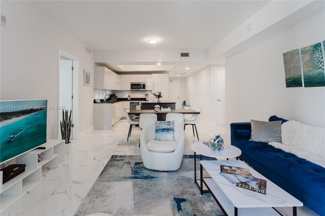 For Sale: $830,000 (2 beds, 2 baths, 1028 Square Feet)