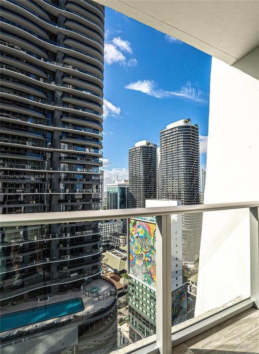 For Sale: $830,000 (2 beds, 2 baths, 1028 Square Feet)