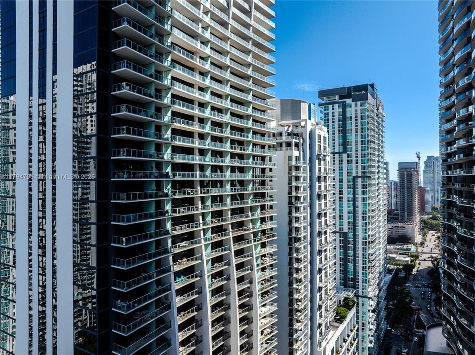 For Sale: $830,000 (2 beds, 2 baths, 1028 Square Feet)