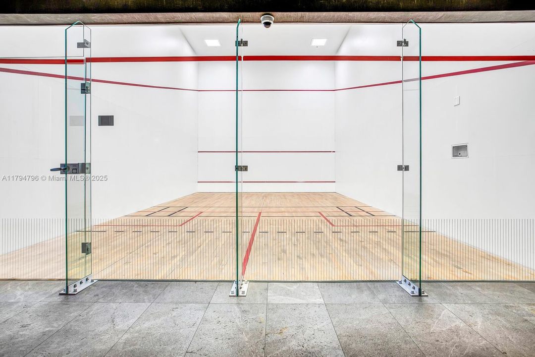 For Sale: $830,000 (2 beds, 2 baths, 1028 Square Feet)