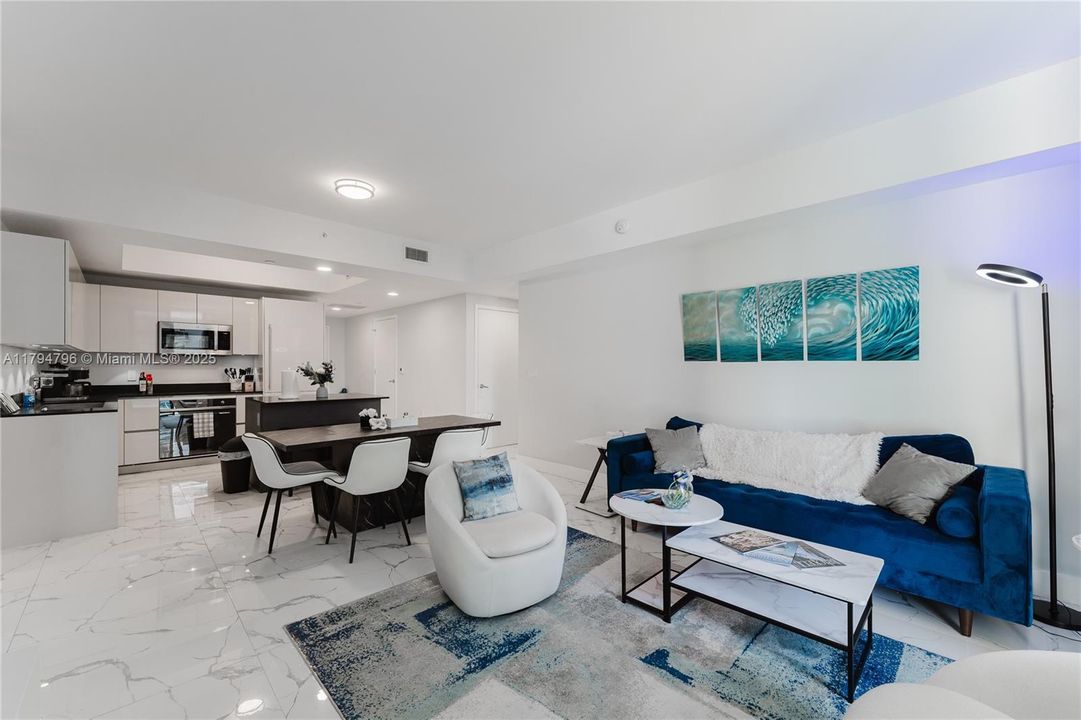 For Sale: $830,000 (2 beds, 2 baths, 1028 Square Feet)