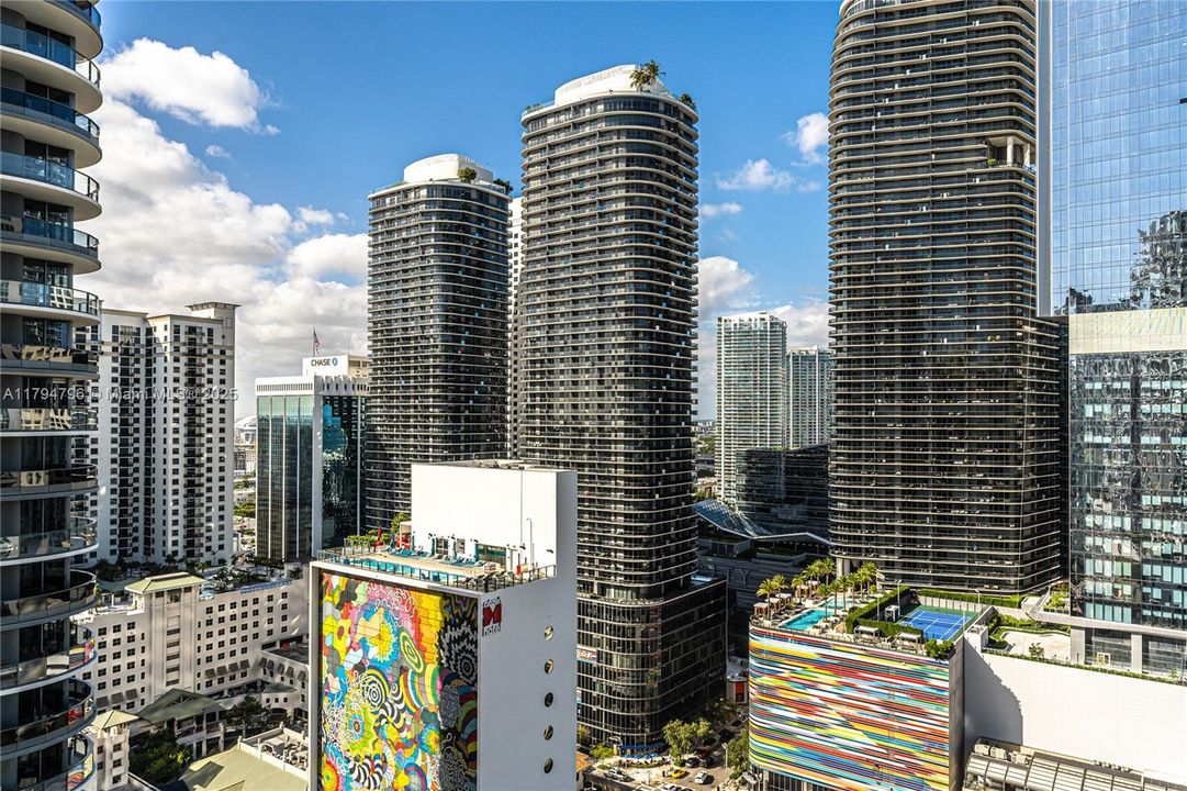 For Sale: $830,000 (2 beds, 2 baths, 1028 Square Feet)