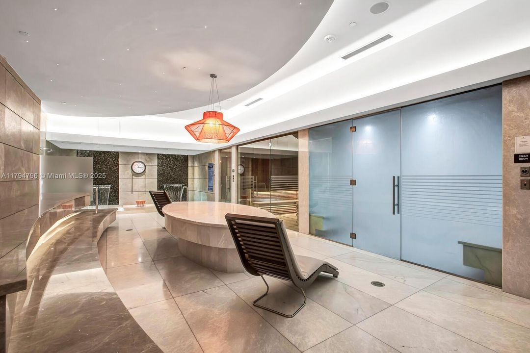 For Sale: $830,000 (2 beds, 2 baths, 1028 Square Feet)