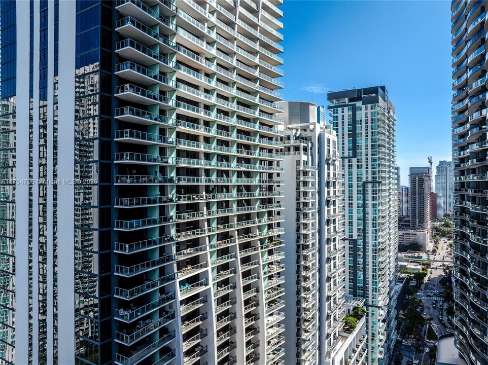 For Sale: $830,000 (2 beds, 2 baths, 1028 Square Feet)