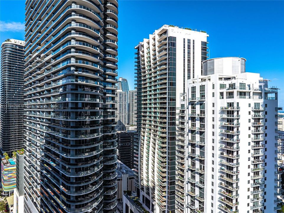 For Sale: $830,000 (2 beds, 2 baths, 1028 Square Feet)