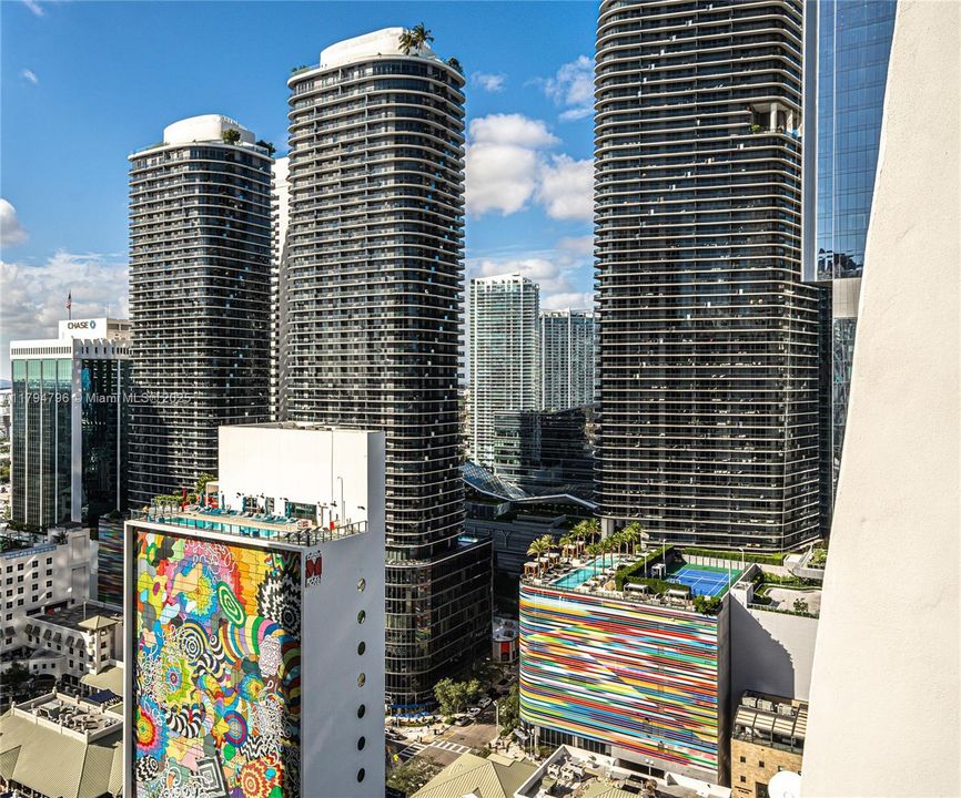 For Sale: $830,000 (2 beds, 2 baths, 1028 Square Feet)