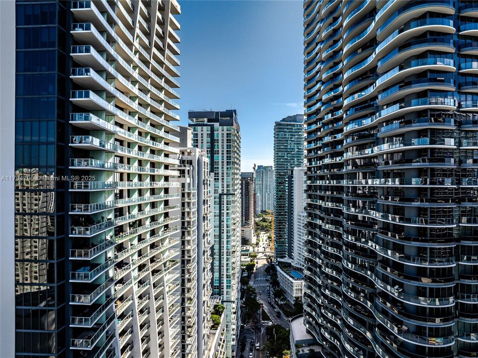 For Sale: $830,000 (2 beds, 2 baths, 1028 Square Feet)