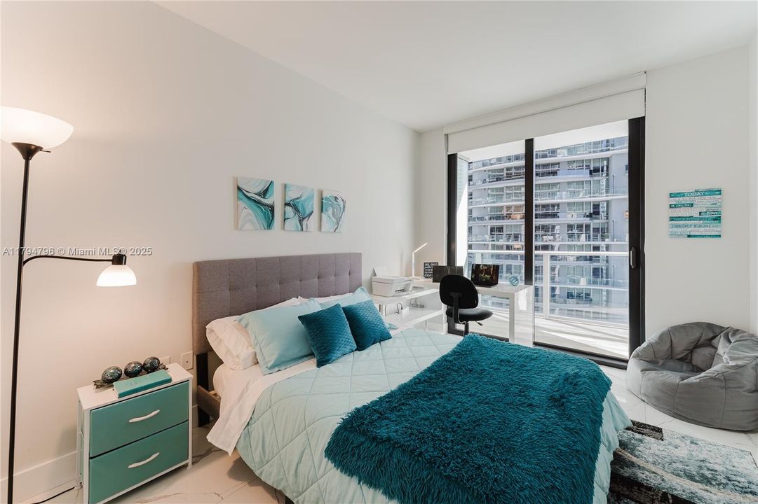 For Sale: $830,000 (2 beds, 2 baths, 1028 Square Feet)