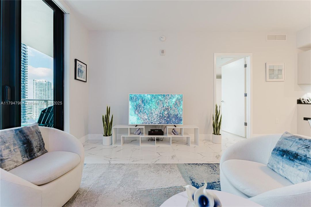 For Sale: $830,000 (2 beds, 2 baths, 1028 Square Feet)