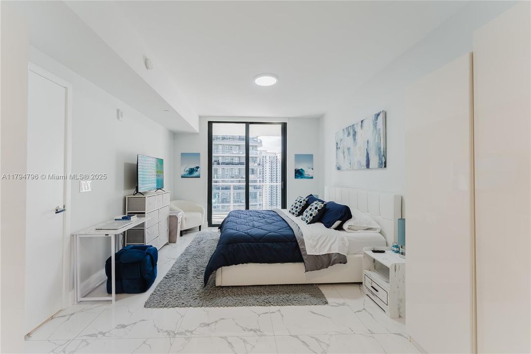 For Sale: $830,000 (2 beds, 2 baths, 1028 Square Feet)