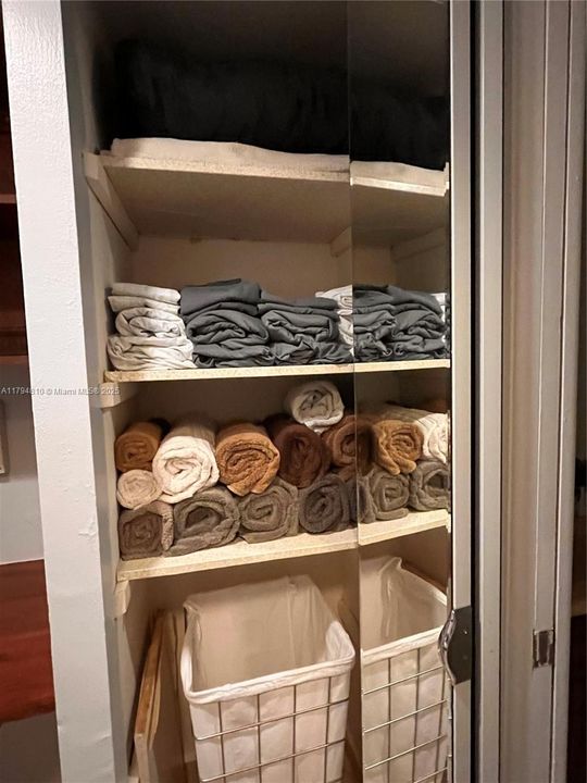 For Sale: $410,000 (1 beds, 1 baths, 655 Square Feet)