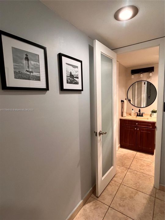 For Sale: $410,000 (1 beds, 1 baths, 655 Square Feet)