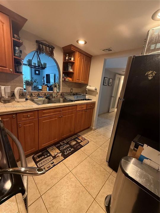 For Sale: $410,000 (1 beds, 1 baths, 655 Square Feet)