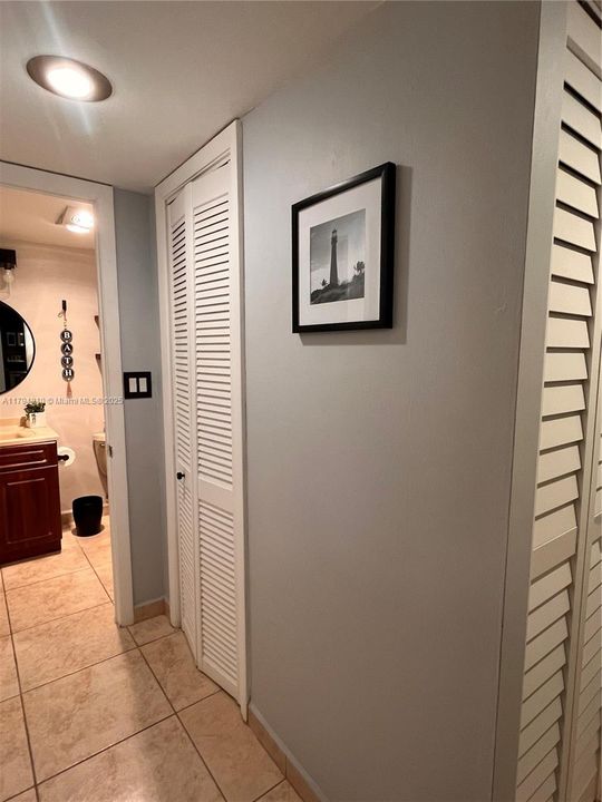 For Sale: $410,000 (1 beds, 1 baths, 655 Square Feet)