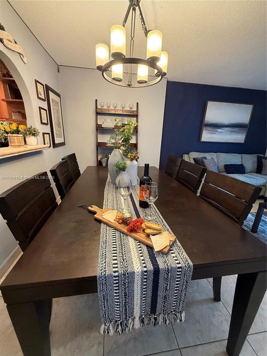 For Sale: $410,000 (1 beds, 1 baths, 655 Square Feet)