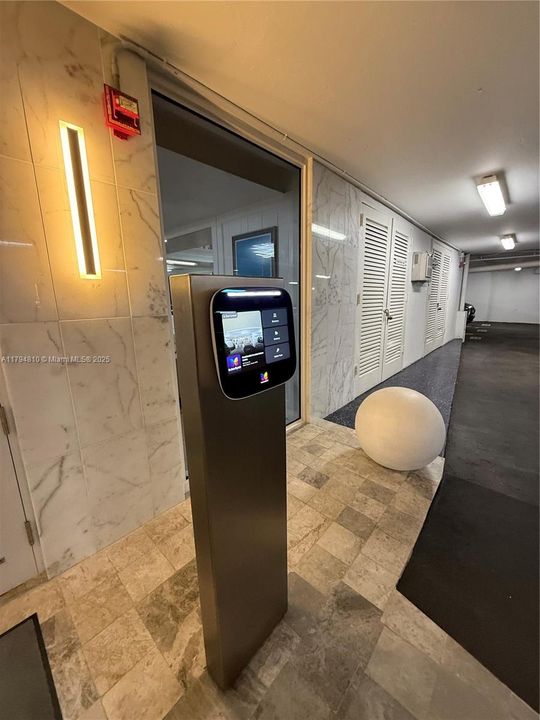 For Sale: $410,000 (1 beds, 1 baths, 655 Square Feet)