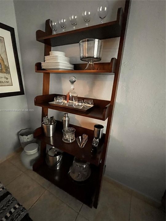 For Sale: $410,000 (1 beds, 1 baths, 655 Square Feet)