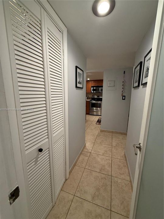 For Sale: $410,000 (1 beds, 1 baths, 655 Square Feet)