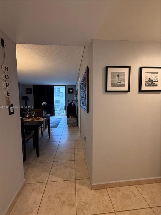 For Sale: $410,000 (1 beds, 1 baths, 655 Square Feet)