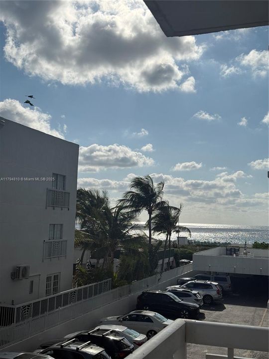 For Sale: $410,000 (1 beds, 1 baths, 655 Square Feet)